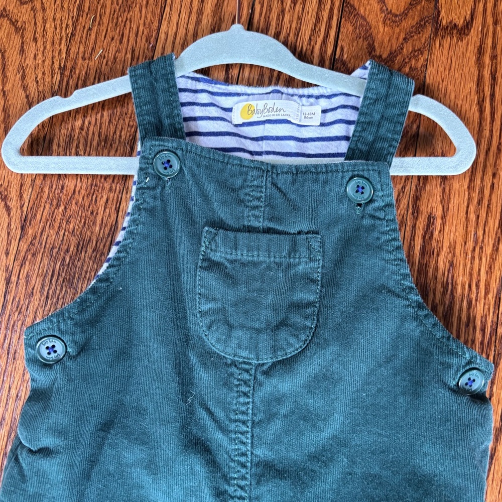 Baby BODEN Green Corduroy star patch  Overalls Sz 12-18 months - Picture 3 of 3